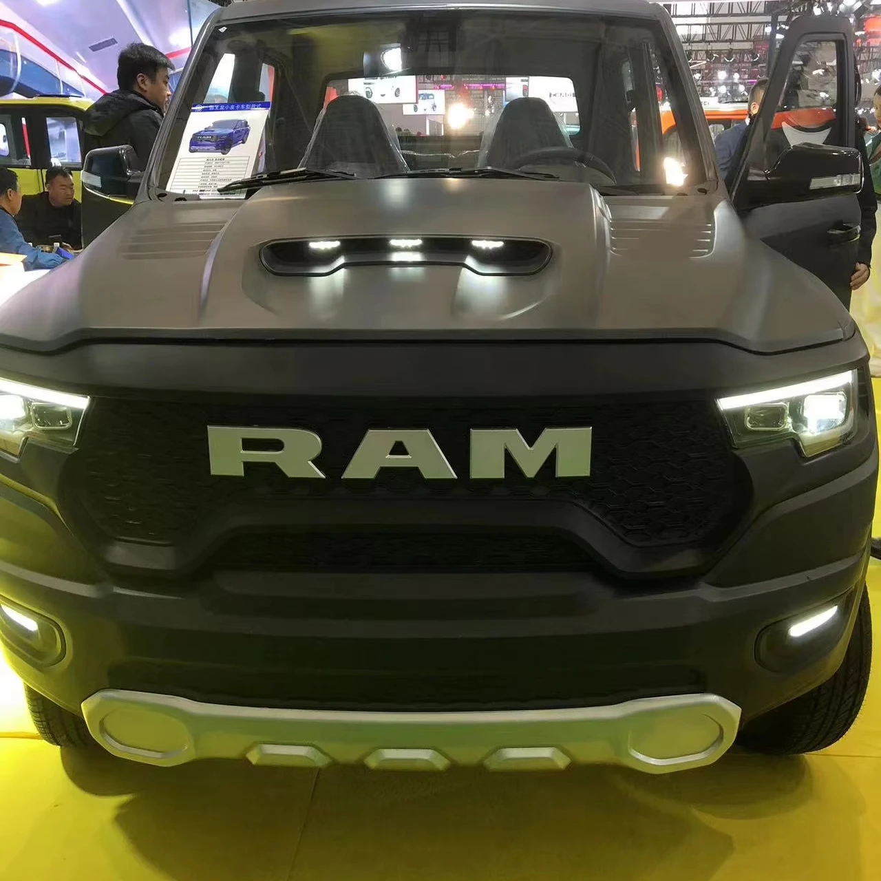Made in China Cheap Mini Ram Electric vans Car Pickup Trucks Pak Yak 4x4 Ev for Sale