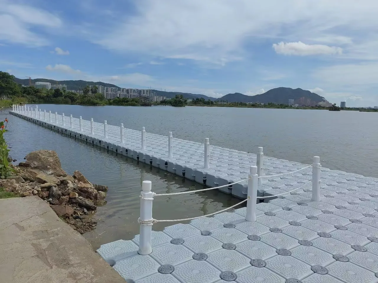Cheap Hdpe Plastic Modular Pontoon Floating Boat Dock Floating Dock Floating Cube Pier