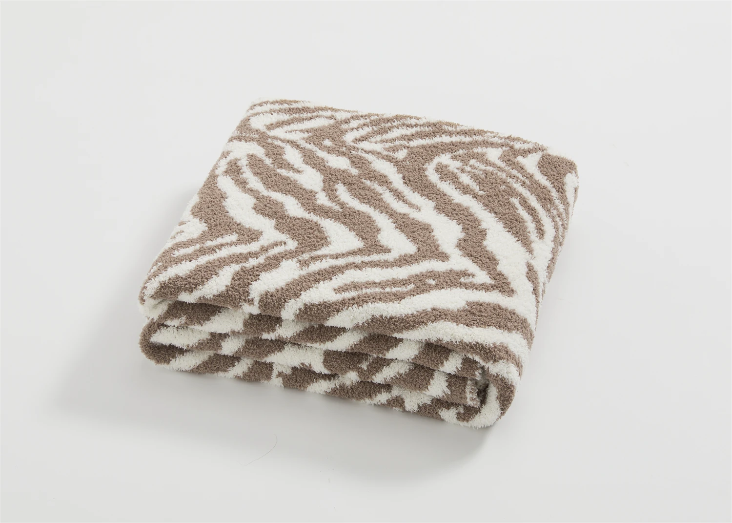 Factory direct sales fluffy cozy chunky zebra polyester knitted blanket for home office for autumn winter BM manufacture