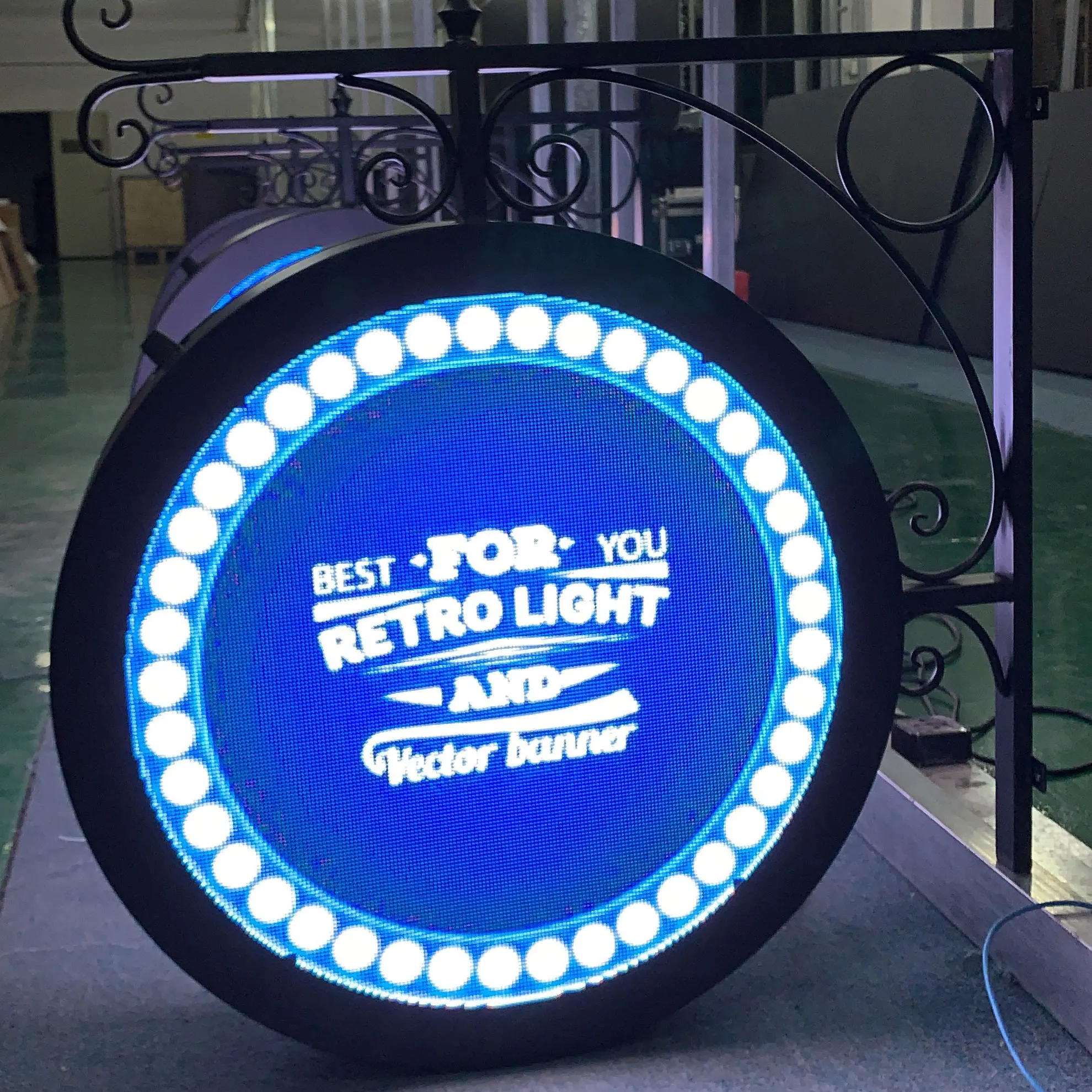 P4.81 Video advertisement outdoor indoor single-sided circular LED display Muen LED 4