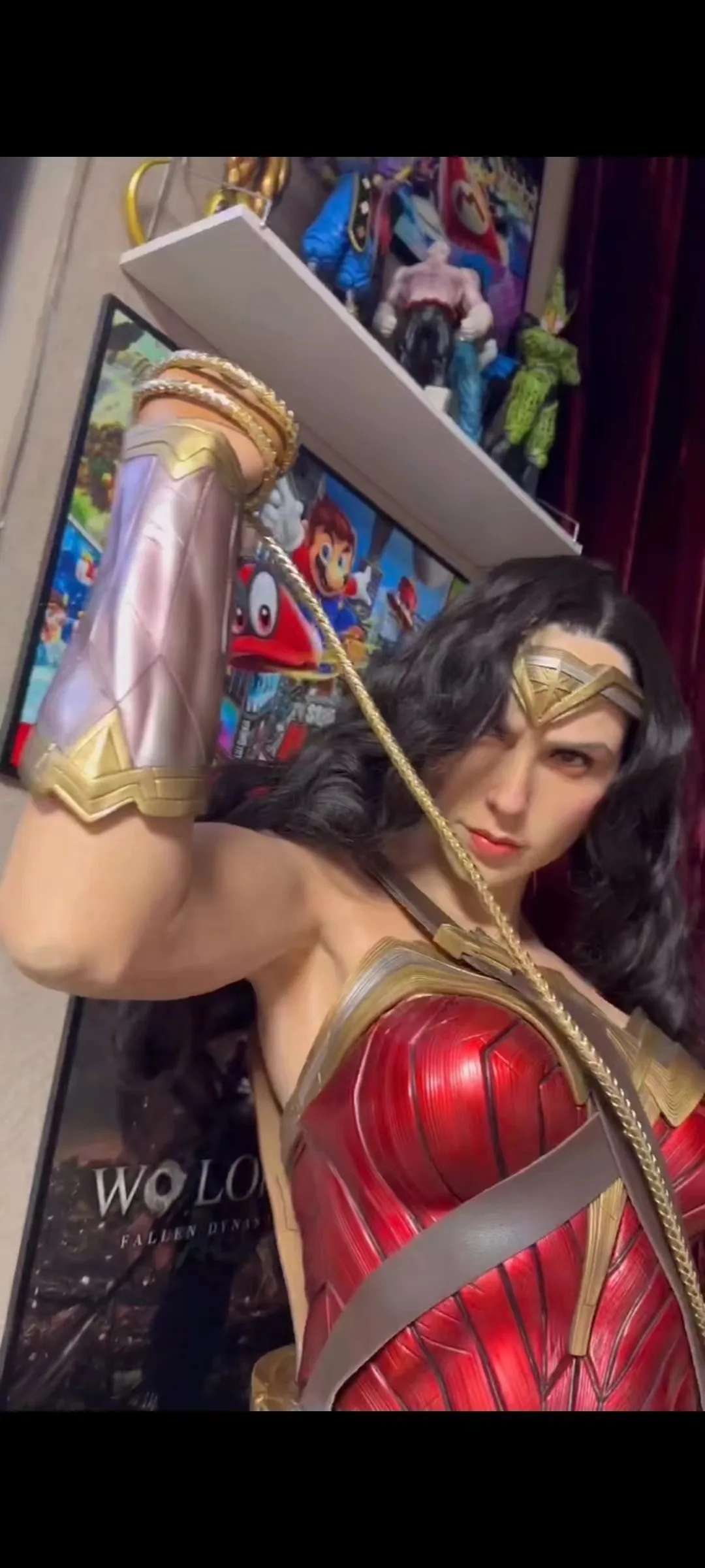 High Quality Realistic Attractive Female Resin Silicone Life Size Wonder Woman Resin Figure Bust Statue for Indoor Decoration