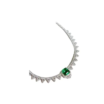 The emerald necklace, which is low-key and shows the taste, is 1.5Ct transparent, bright, full of electric light, strong and nob