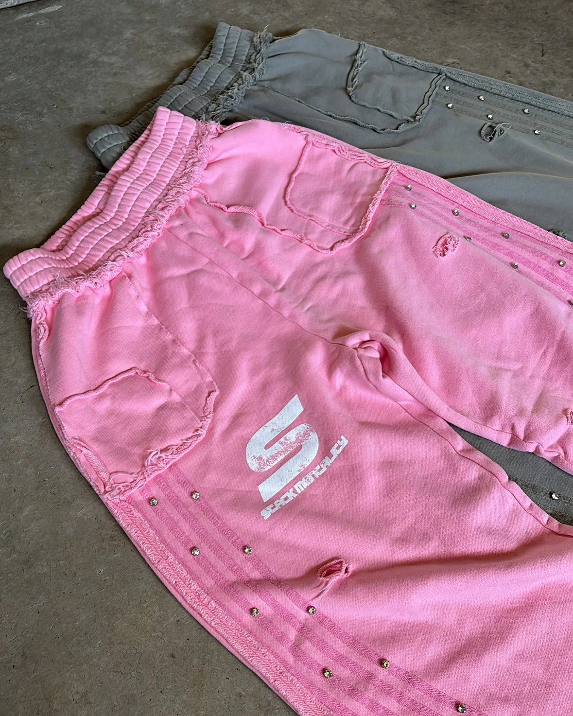 Custom Streatwear French Terry Cotton Baggy Oversized Jogger Pants Straight Leg Rhinestone Sweatpants Men gallery 3