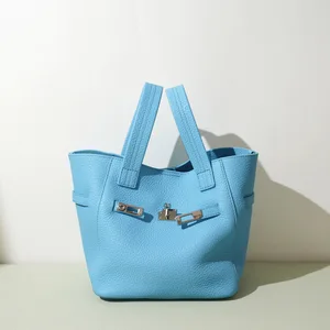 2026 New Women's Genuine Genuine Leather Crossbody Handbag Large-Capacity Zipper Portable Autumn Niche Vintage Underarm Bag