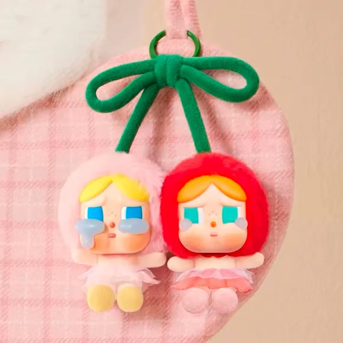 キーホルダー・アクリルキーホルダー Popmart Crybaby crying for love limited POP NOW:CRYBABY Crying For Love Series Figures - POP MART