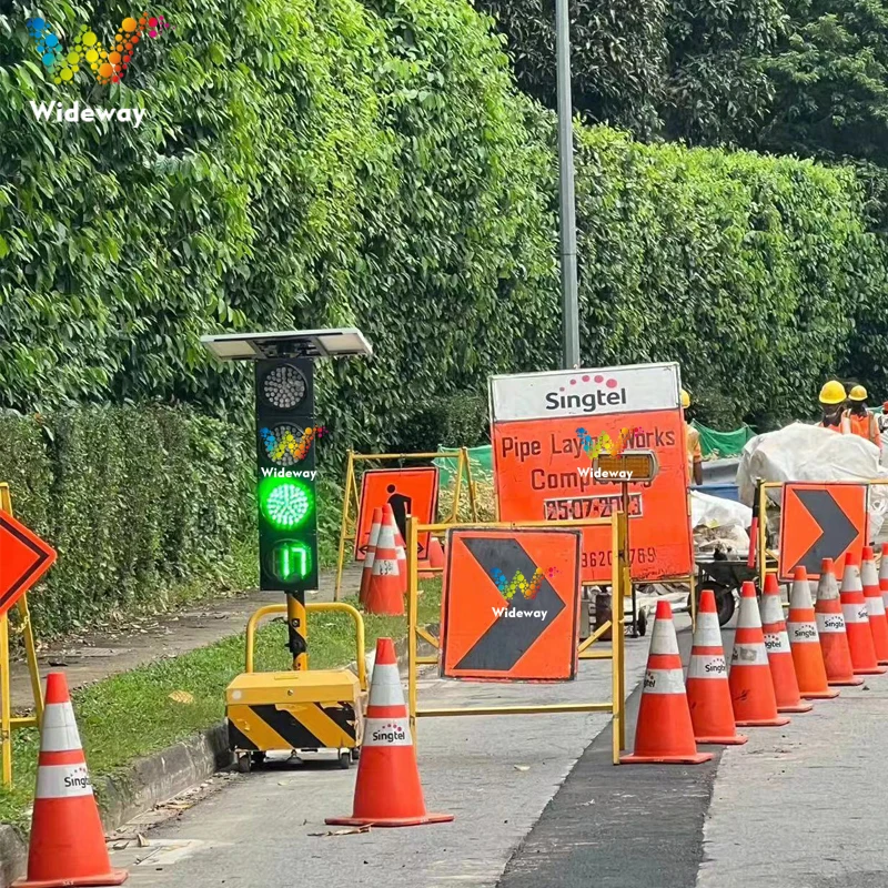 Road Construction Wireless Temporary Moveable Transportable Mobile Remote Control Portable Led 200mm Solar Powered Traffic Light
