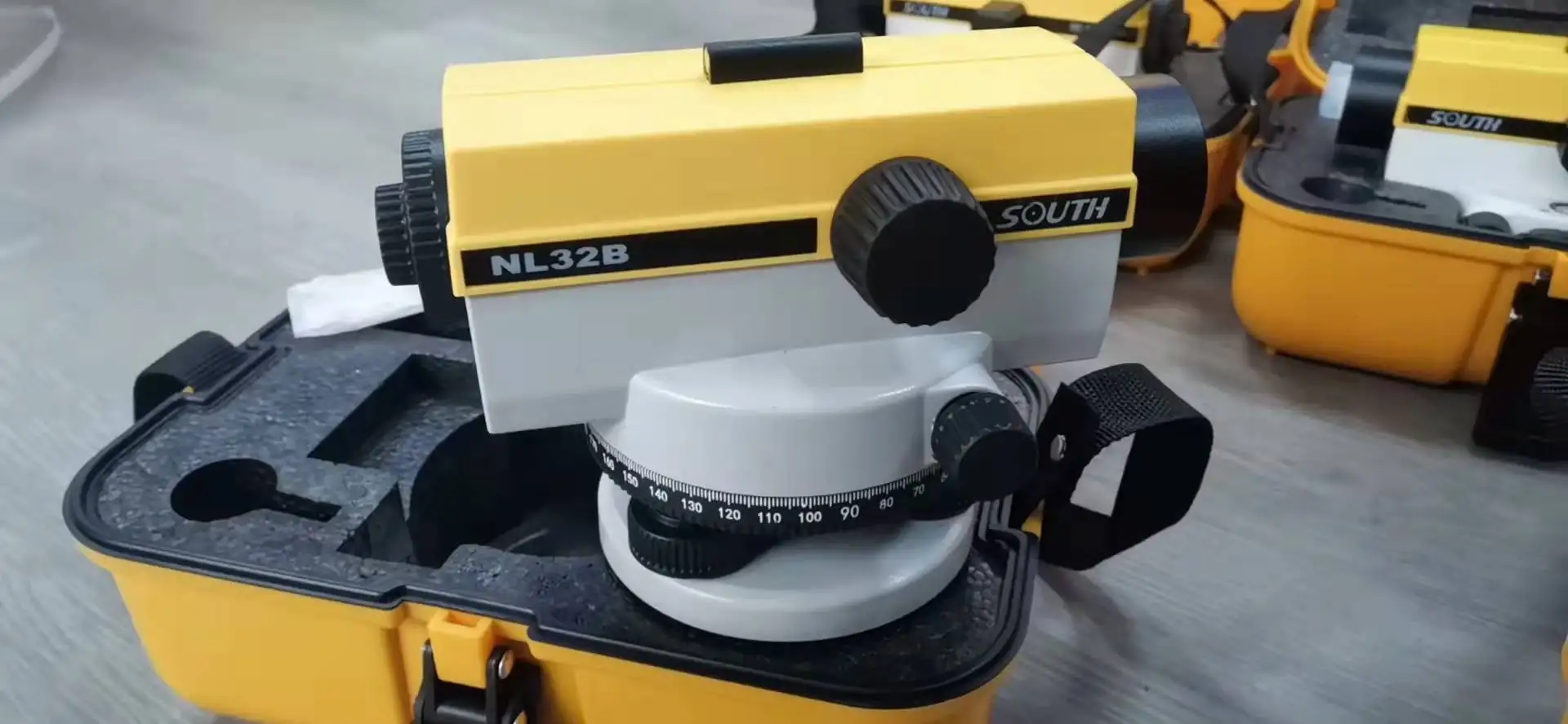 Factory supply discount price auto level South DSZ3 DSZ2 NL32B dumpy level 32X auto level