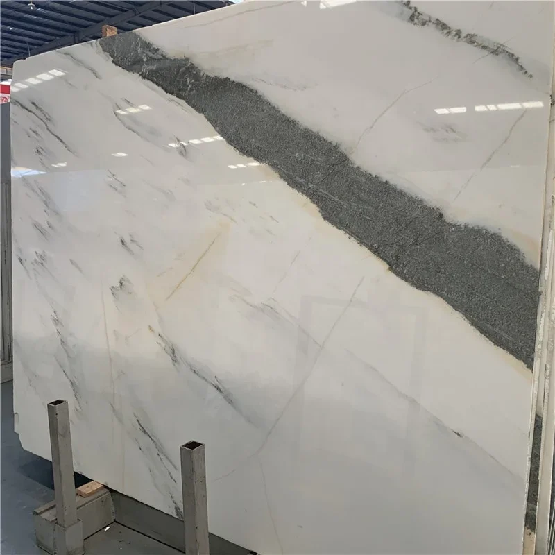 Stół jadalny z płytkami podłogowymi o białych żyłkach, cena płytek 60×60 cm, szara płyta z białego marmuru