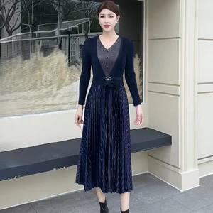 European-style Plus-size Pleated Dress with Ample Elasticity for a Fitted Look, Suitable for Professional Wear for Ladies