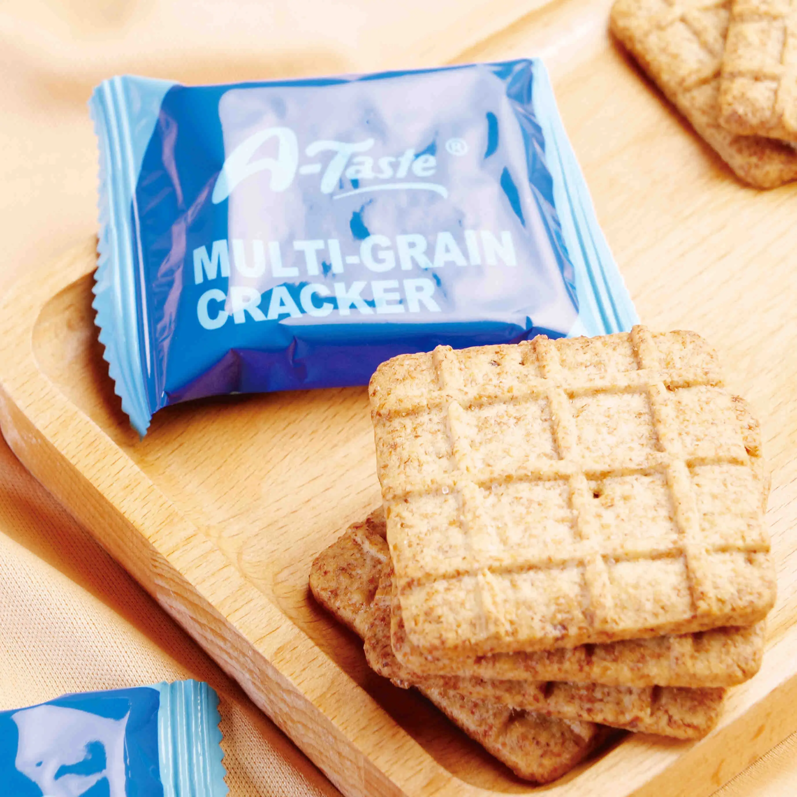Customized Pack Healthy Diet Oat Thin Biscuits Multigrain Sea Salt Flavored Buckwheat Crackers Natural Puffed Wheat Salty