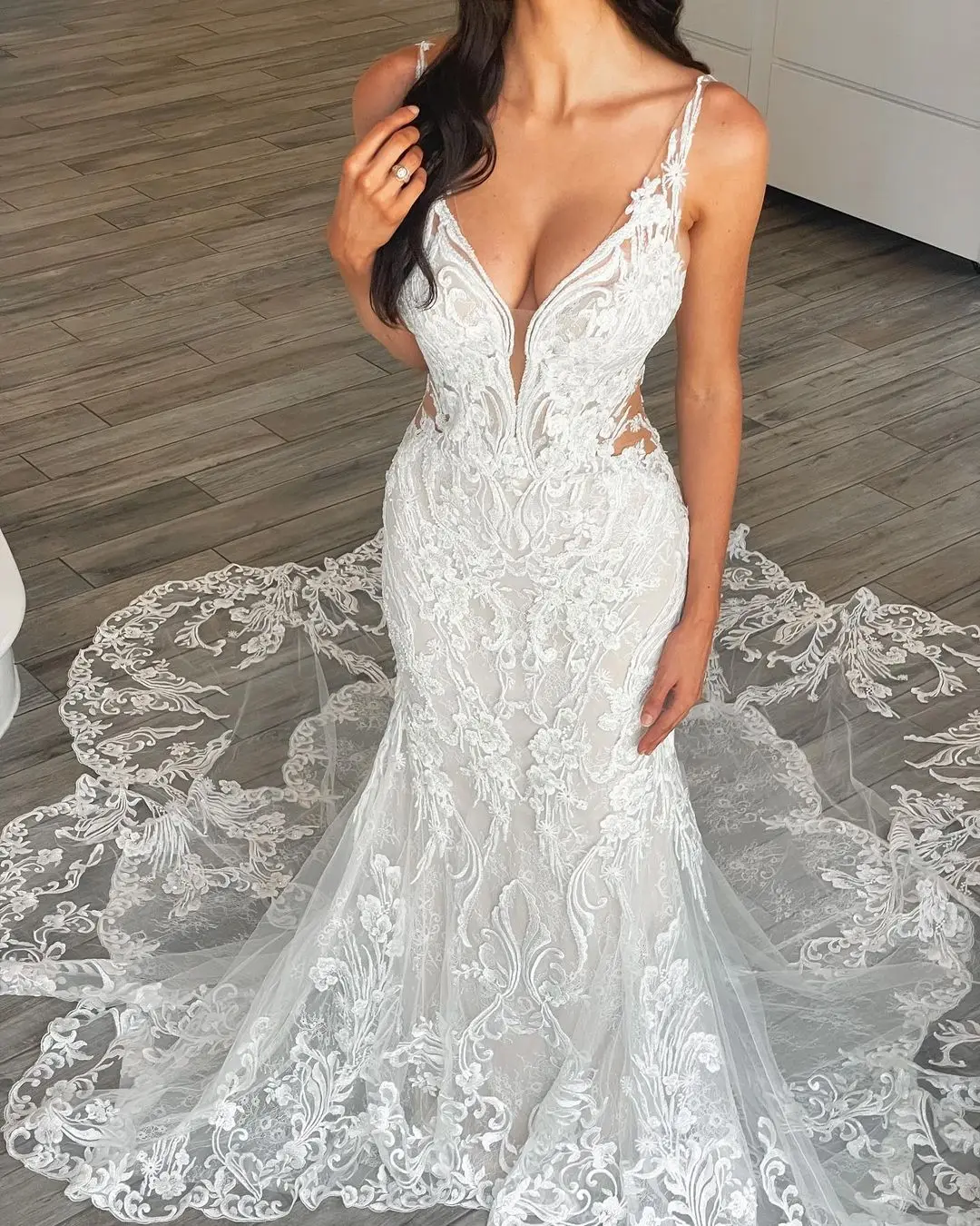 2022 Mermaid Wedding Dress Spaghetti Strap Romantic Lace Applique V Neck  Bridal Dress Wedding Gown