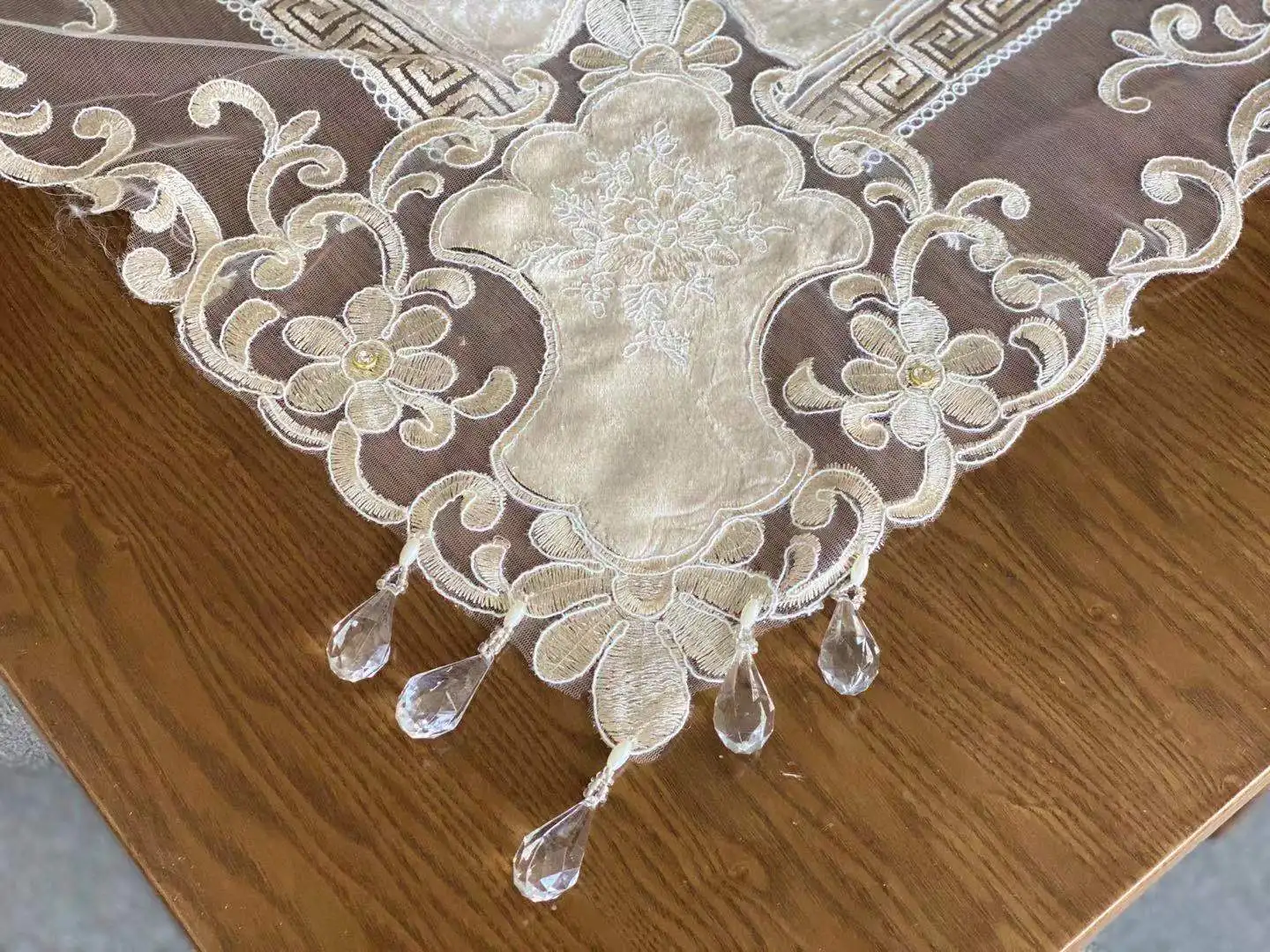 Wholesale beautiful velvet table cloth with mesh lace tablecloth for wedding