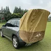 Tente de voyage marron pour voiture, sans armature métallique.