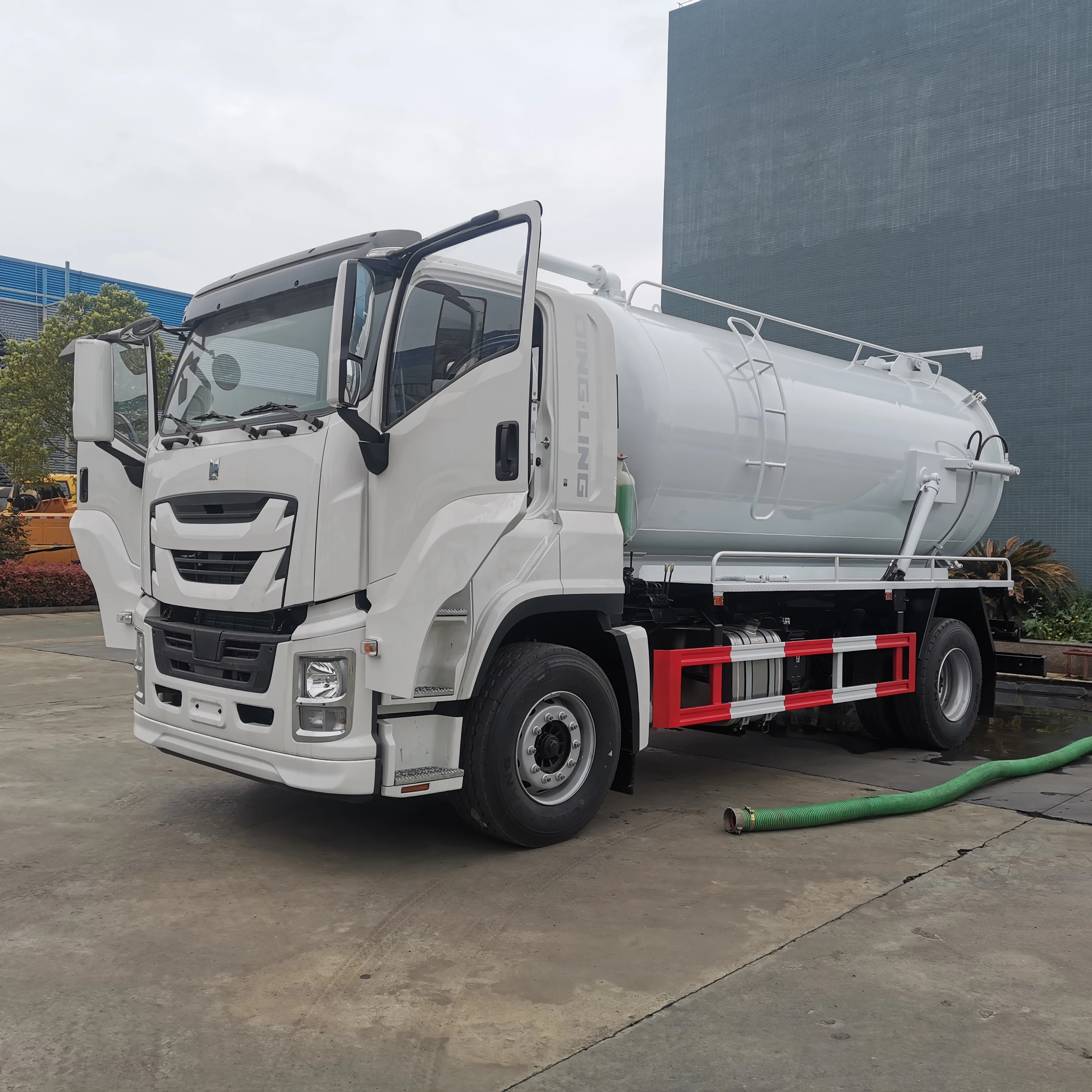 ISUZU GIGA 4x2 Diesel Schaltgetriebe Abwassersauger Vakuumpumpe LKW 12000 Liter Güllefass LKW