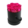 8 roses dans la boîte ronde