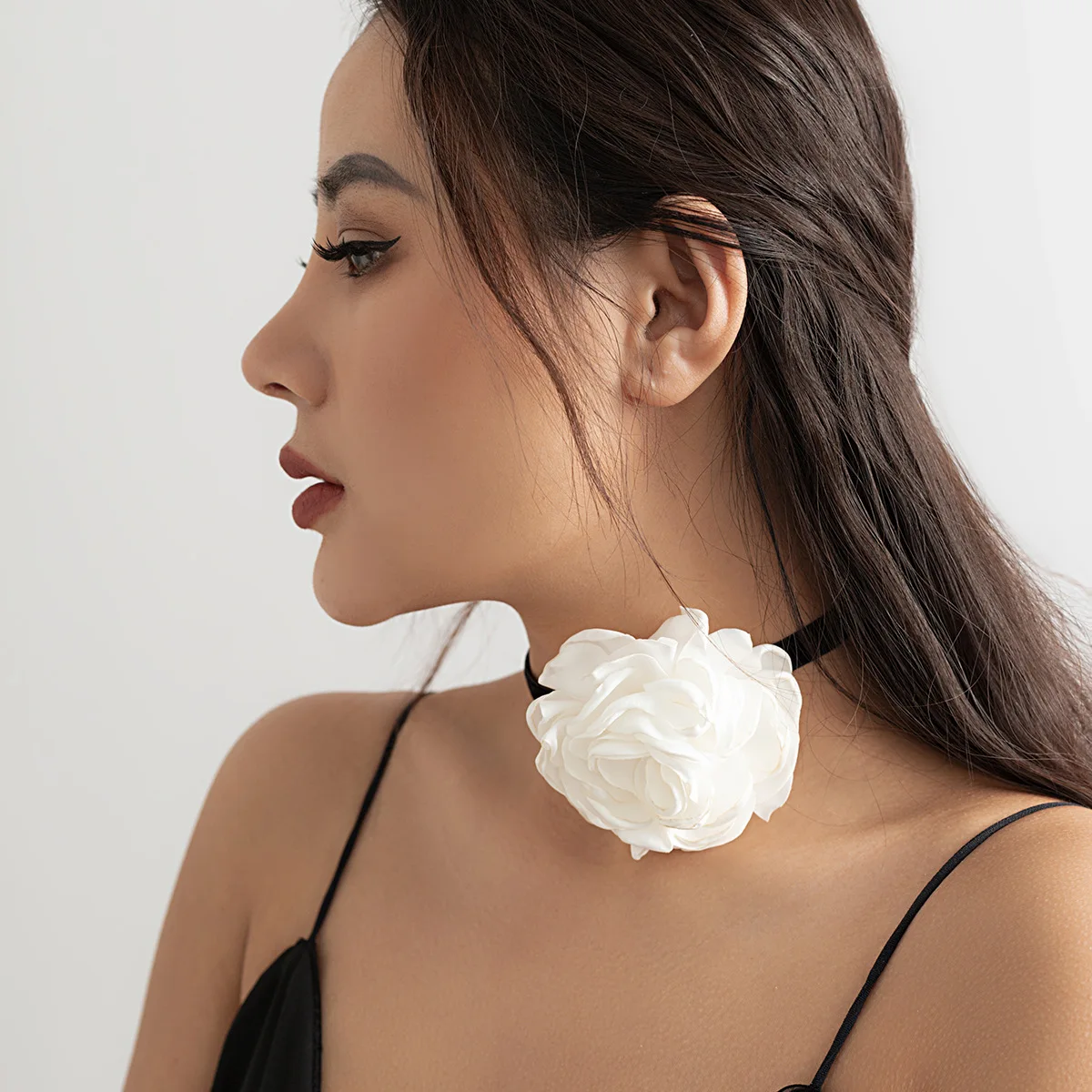 Dcfbkl Collana girocollo da donna con fiore di rosa, in velluto