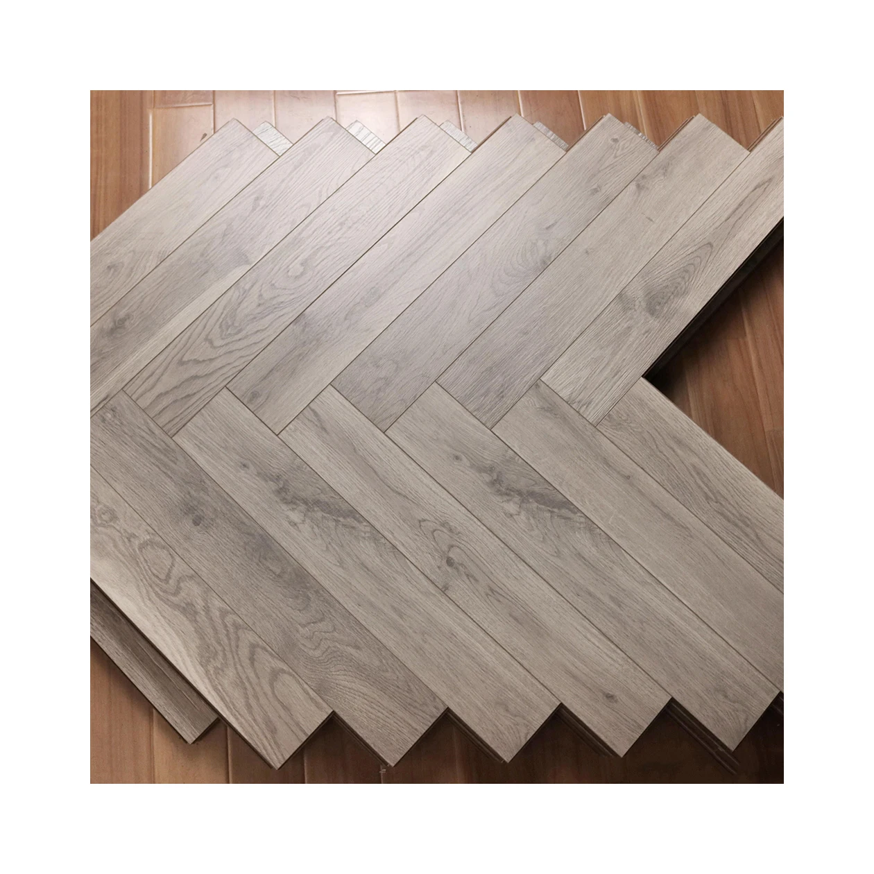 High Quality Light Oak Fiber Wood Moisture-Proof Laminate Flooring for Domestic/Business