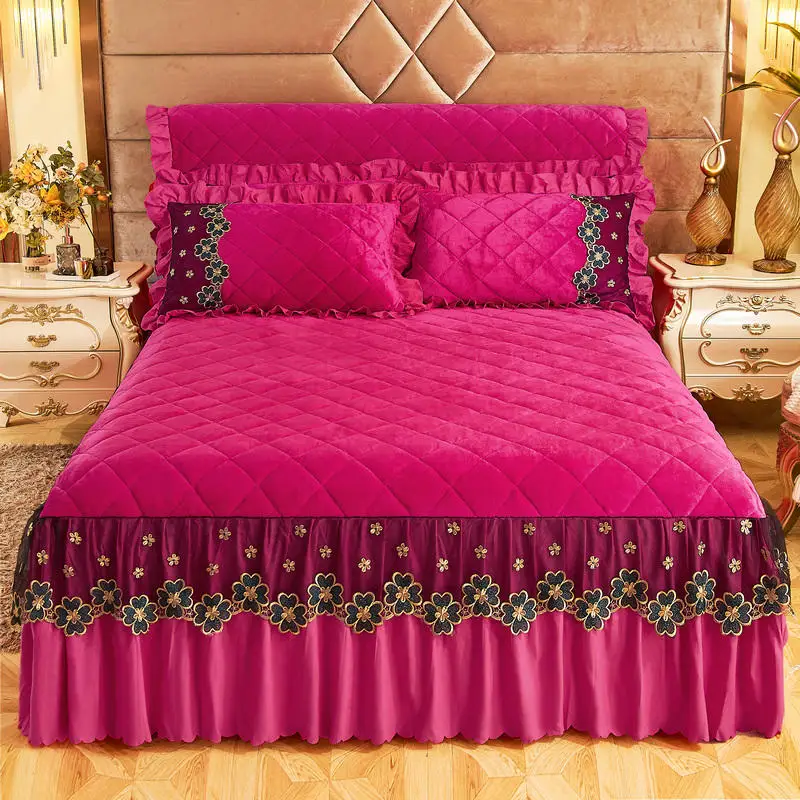 American Style Red Velvet Cotton Embroidered Quilted Bed Covers For