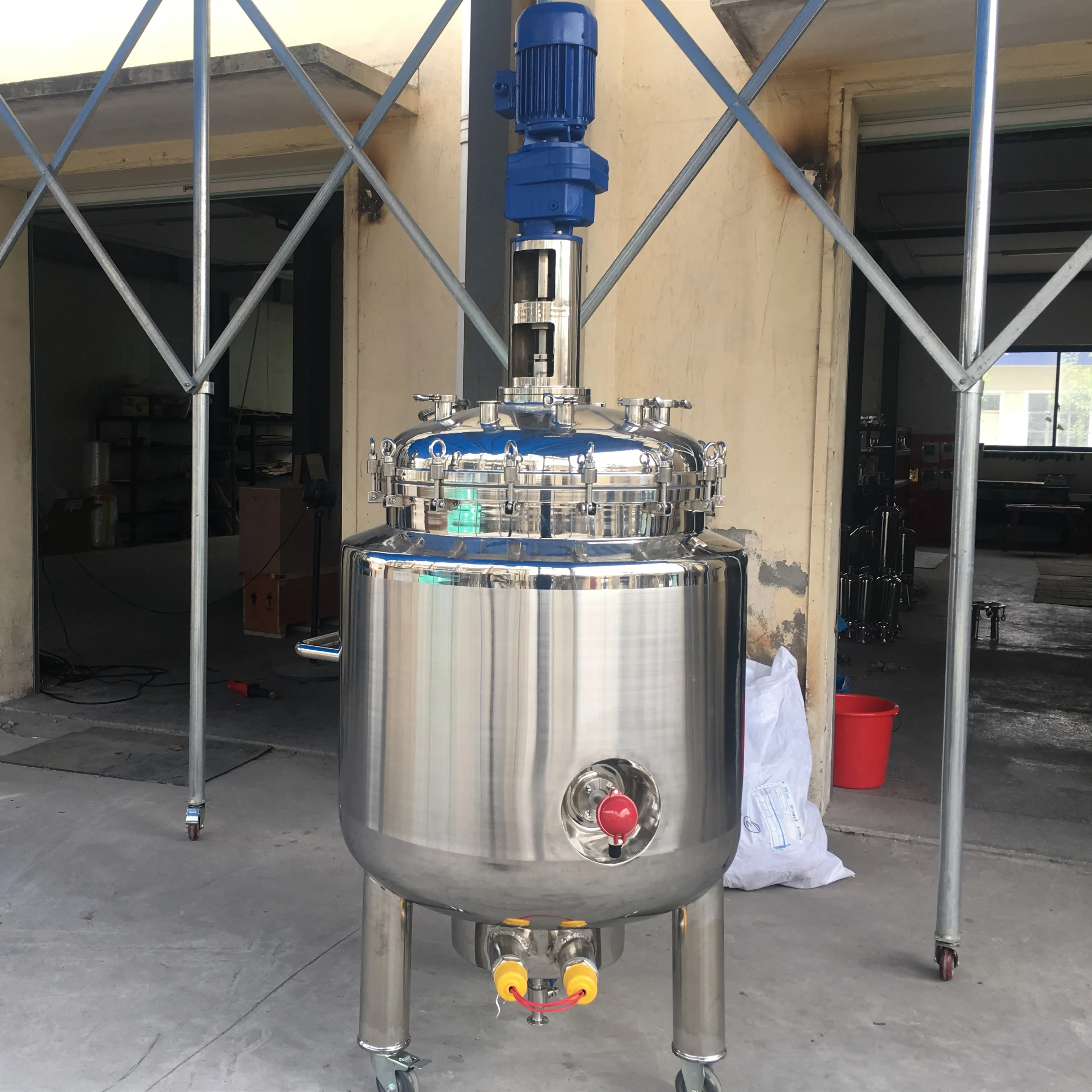 
Емкость для смешивания йогурта на л с курткой и мешалкой 