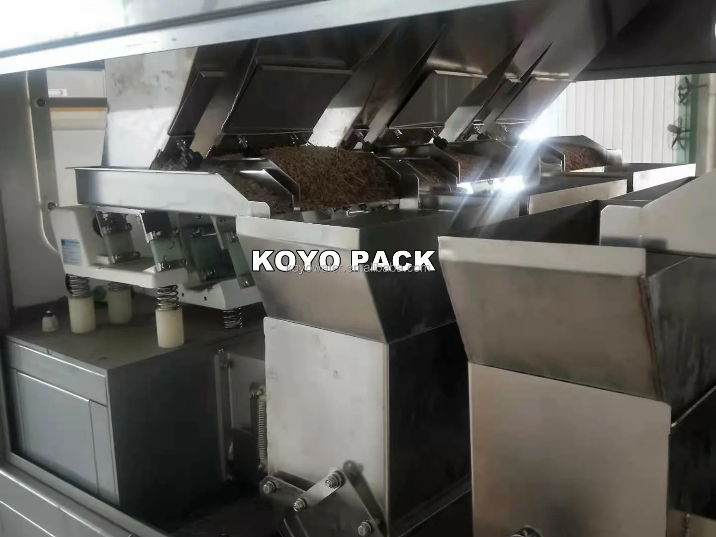 Automatic Vffs Vertical Sand Gravel Bagging Machine Packing Machine 10kg 25kg