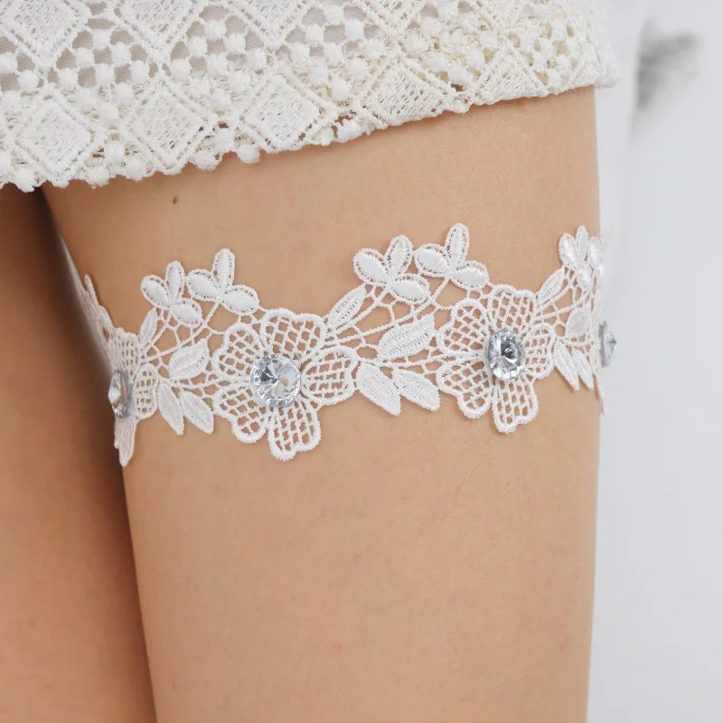 pearl garter belt PEARL PLEASE GARTER BELT – AKIRA main image 1
