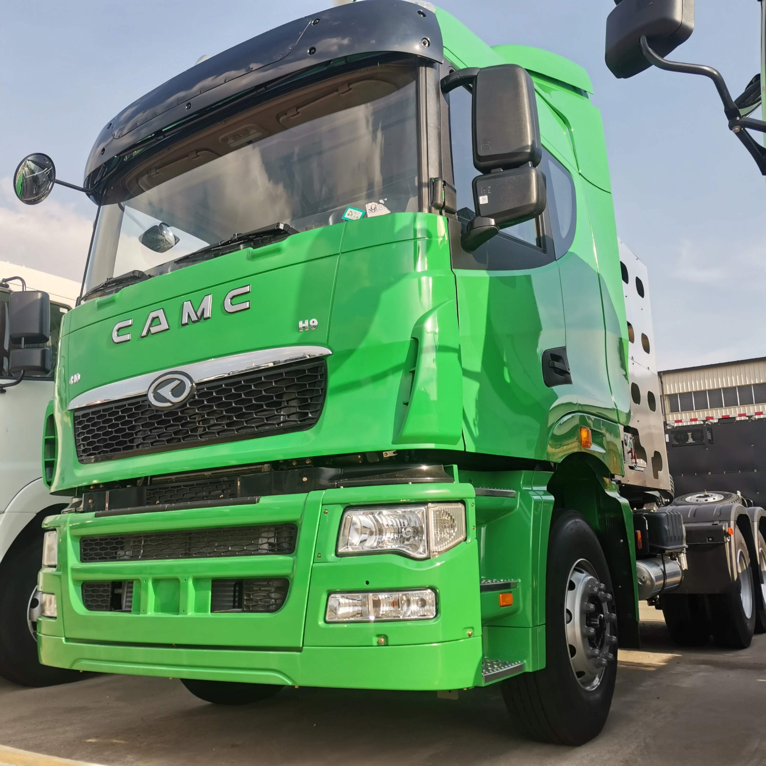 CAMC H9 Tractor Truck - Fast Transmission & Durable Performance