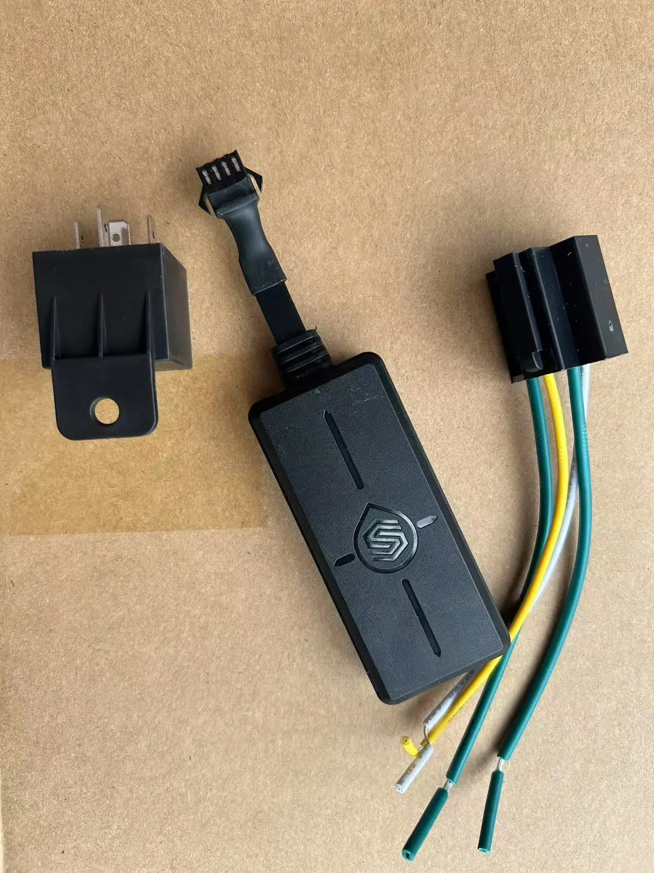 GPS Tracking Device Gps C32 Multifunctional Control Smart Vehicle Gps tracker