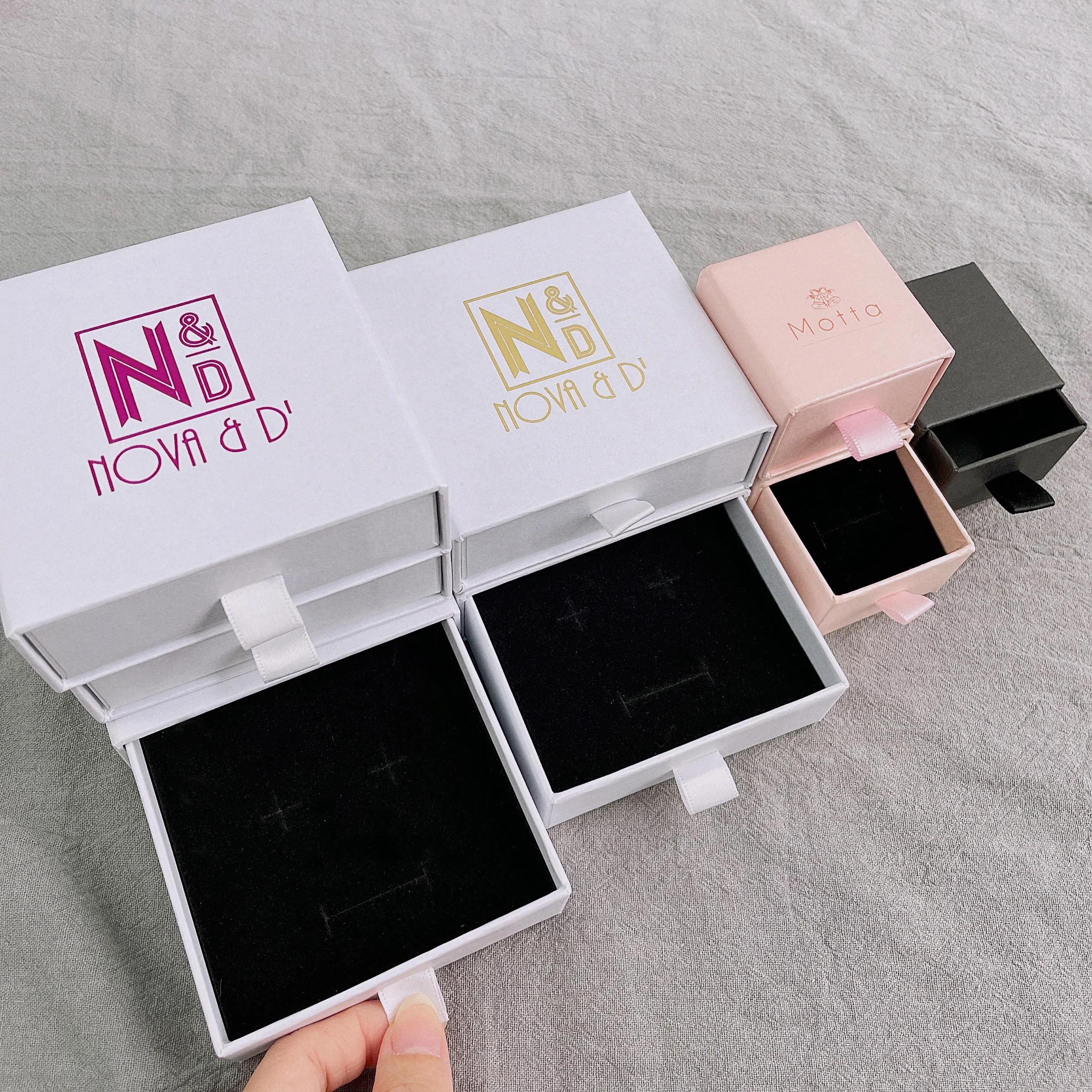 High Quality Wholesale Customized logo Personalised Boxes Luxury Foil  Earring Necklace Ring Packaging Gift Paper Jewelry Box