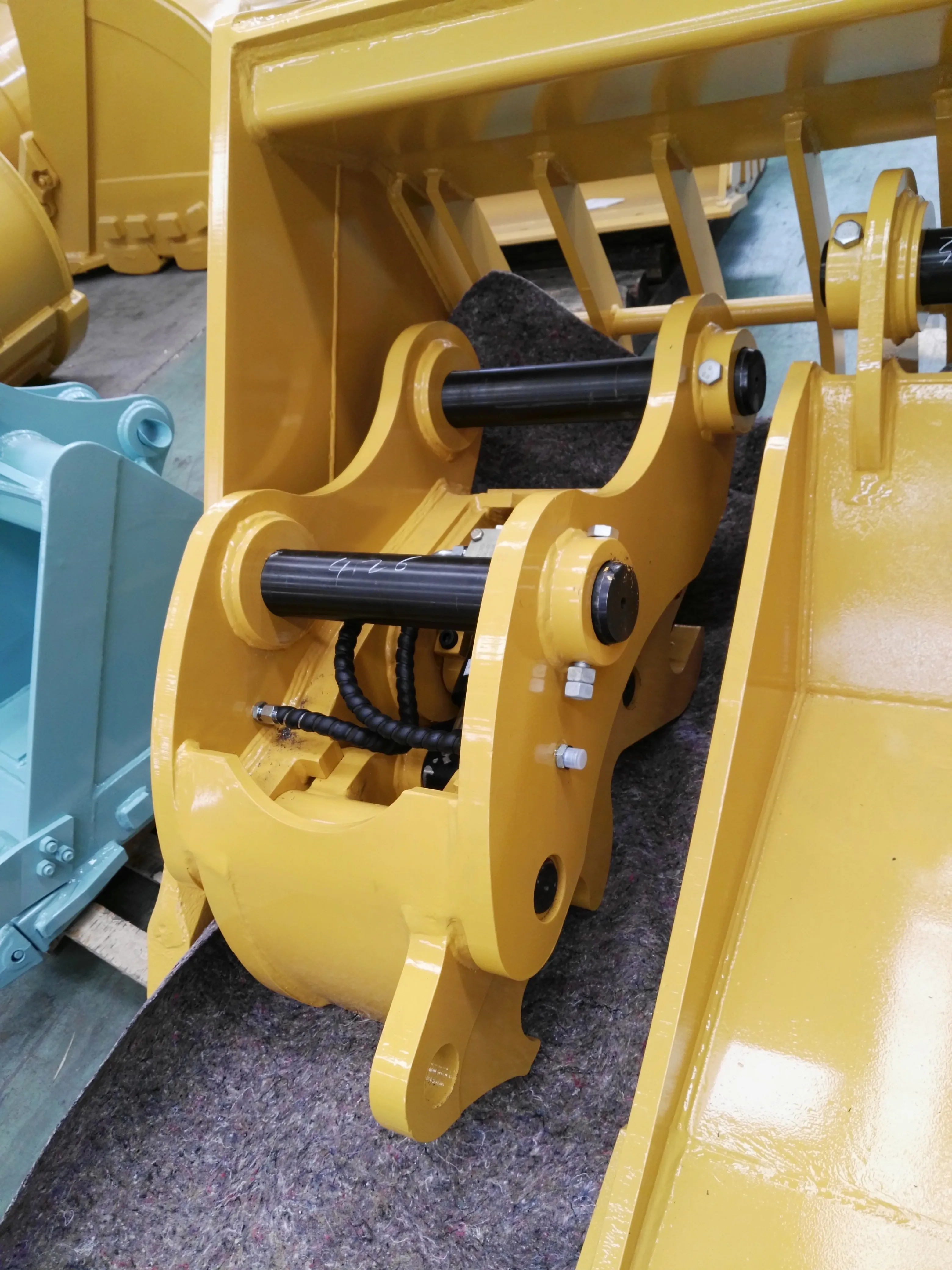 Excavator Bucket Double Lock Hydraulic Quick Hitch Coupler With Rotator