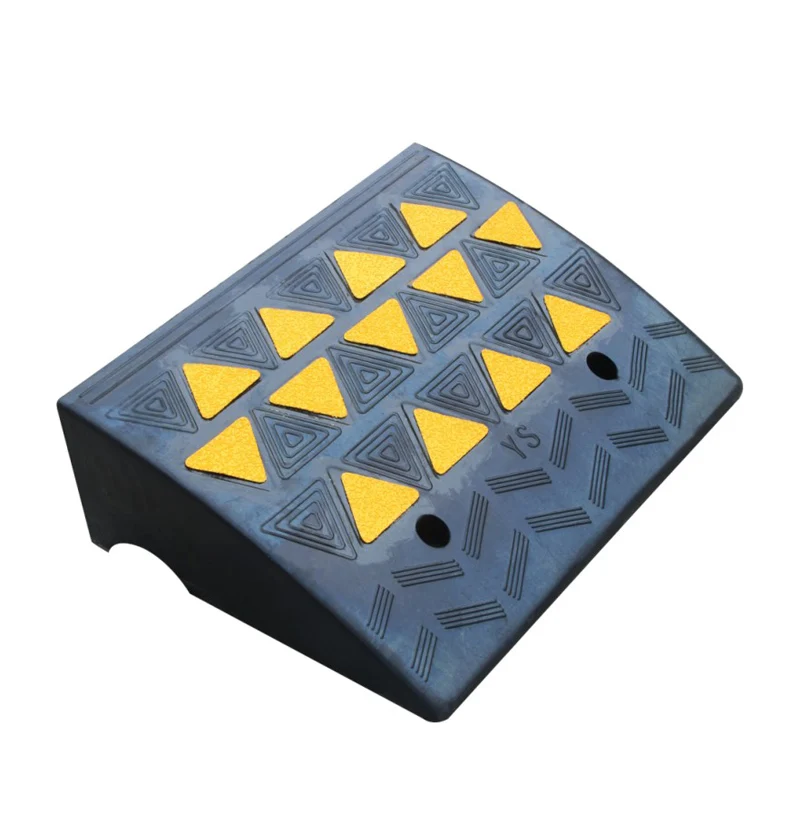CRB03 Yellow Glass Bead Reflector Rubber Kerb Ramp Speed Bump with High Visibility for Safe Navigation details