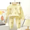 Set autunnale C10 Leone Giallo: maglia e pantaloni.