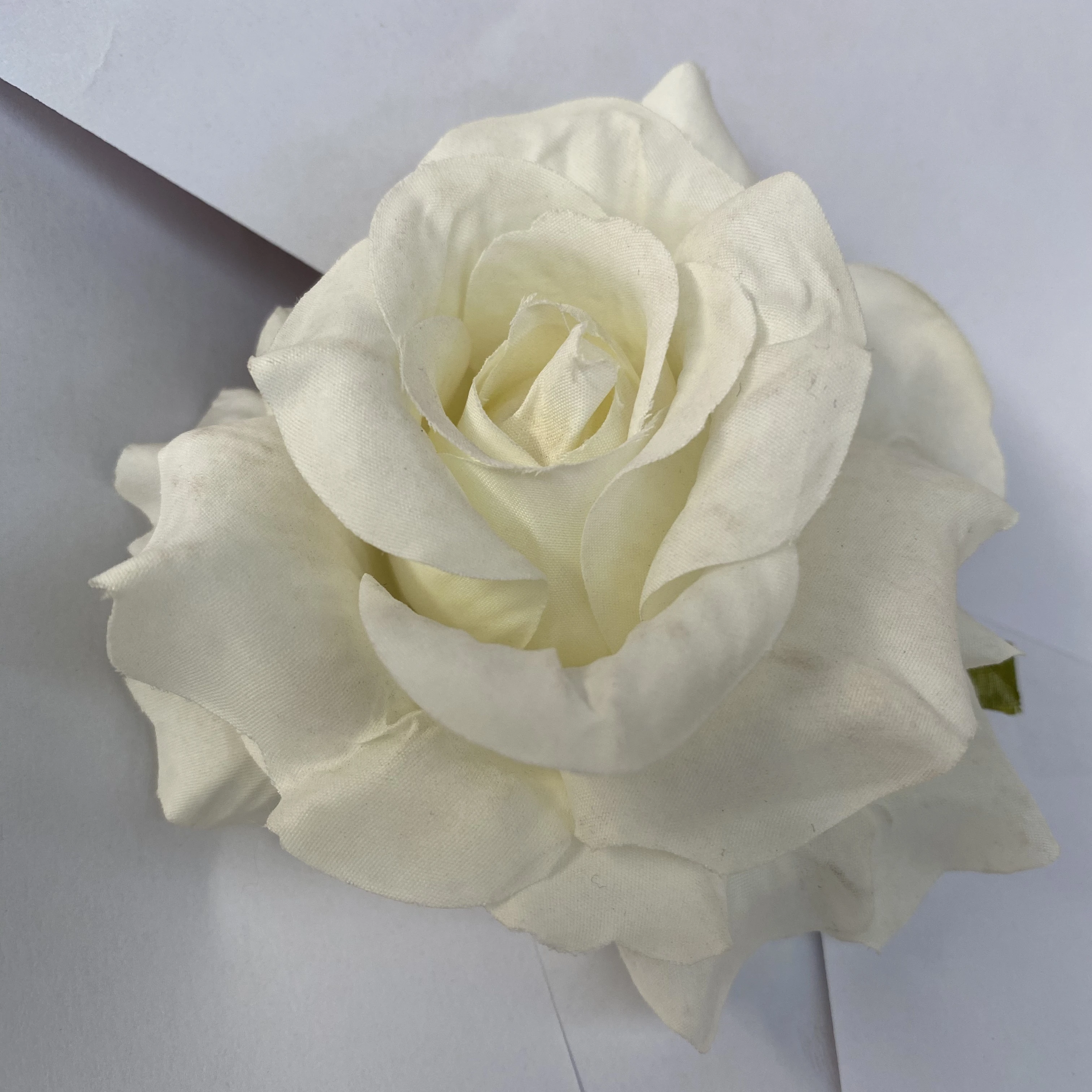 Wow your guests with beautiful blooms in a spherical display