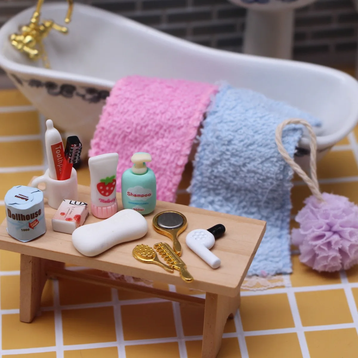15pcs Dollhouse Bathroom Accessories Miniature Comb Mirror Shampoo Paper  Toiletries Sets