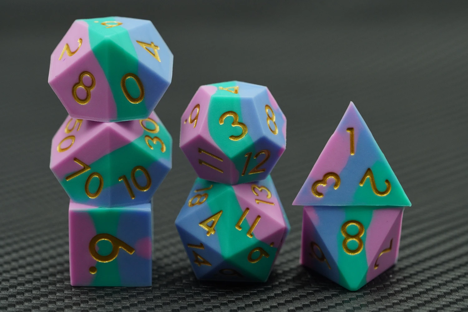 Yushun Custom Silicone Dnd D4-D20 Dice Set New Style 3-Color Polyhedral RPG Games 16mm Size Blend Colors for RPG Games supplier