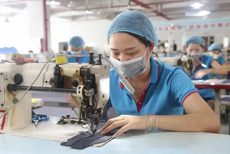 Guangzhou Douhao Leather Co., Ltd. 2
