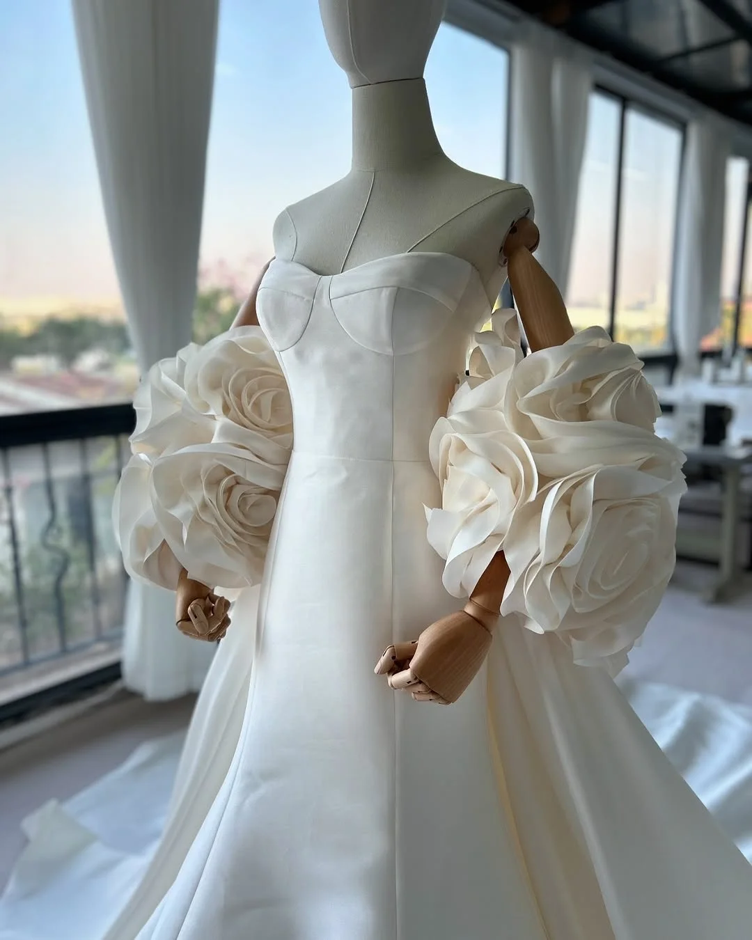 Classy Wedding Dresses Slim-line Strapless Decorative Flowers Floor-Length  Princess Bride Wedding Dress Custom Made