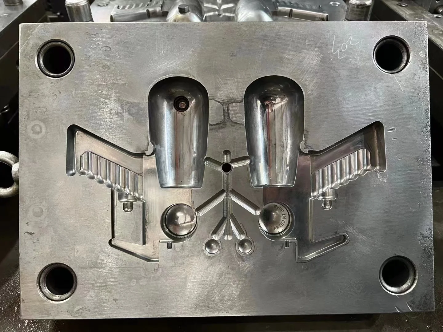 Cheep Used Concrete Injection Molds Send Hand Moulds Water Gun Toys Molds for Sales