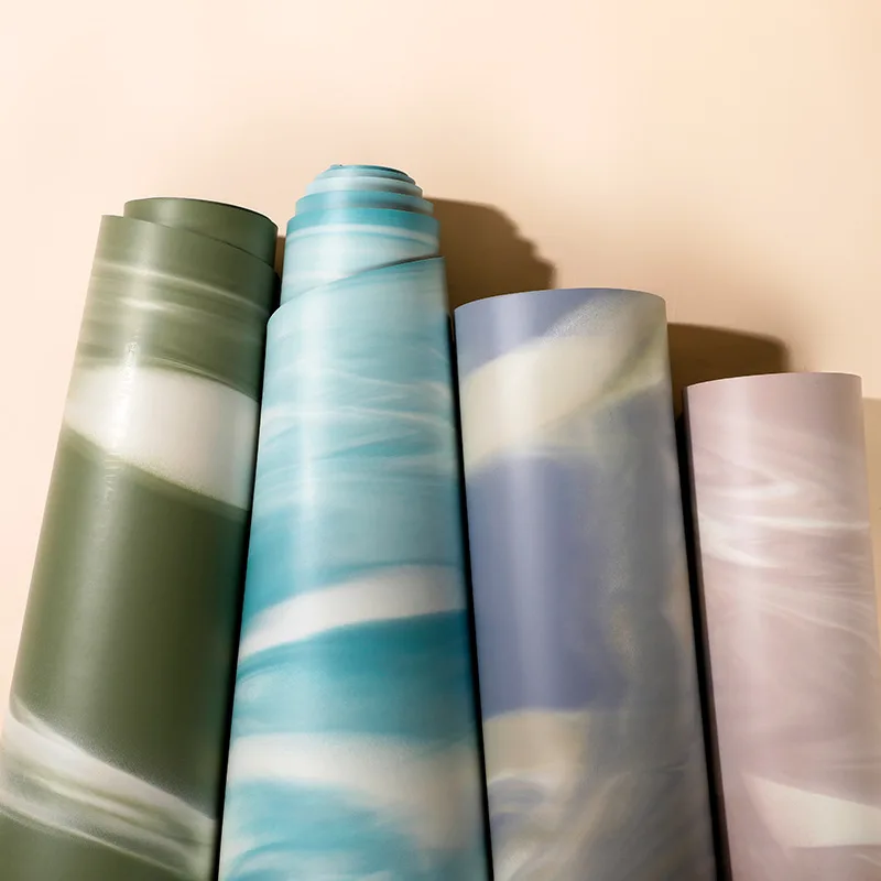 Durable Natural Rubber Yoga Mat Anti-Slip Eco-Friendly 8mm/6mm Thickness with Carrying Strap Folding Advantage