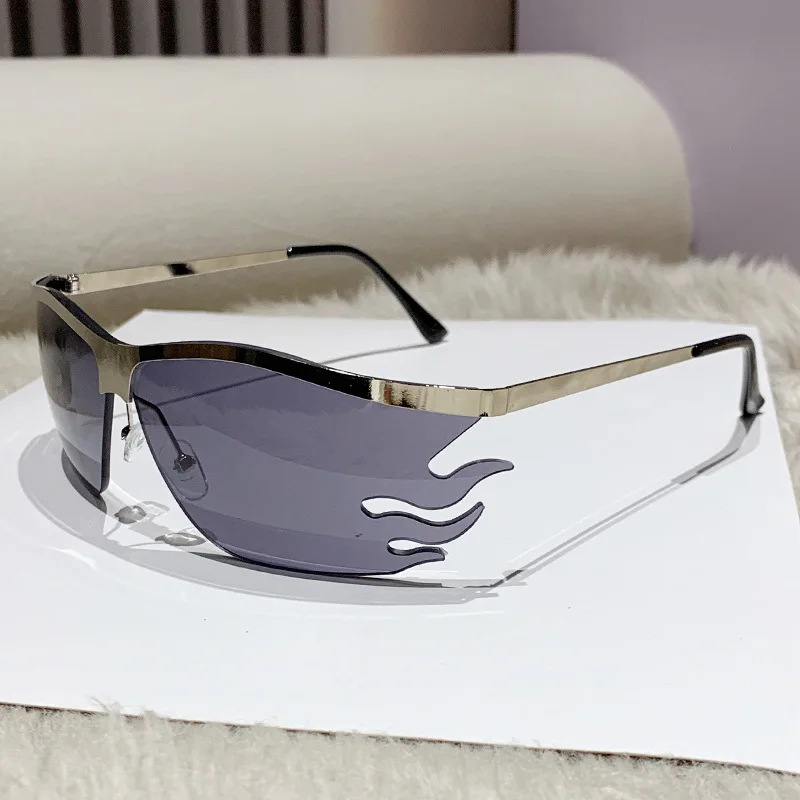 Shop Our 2024 Sunglasses Collection - Fashion & Protection display picture 1