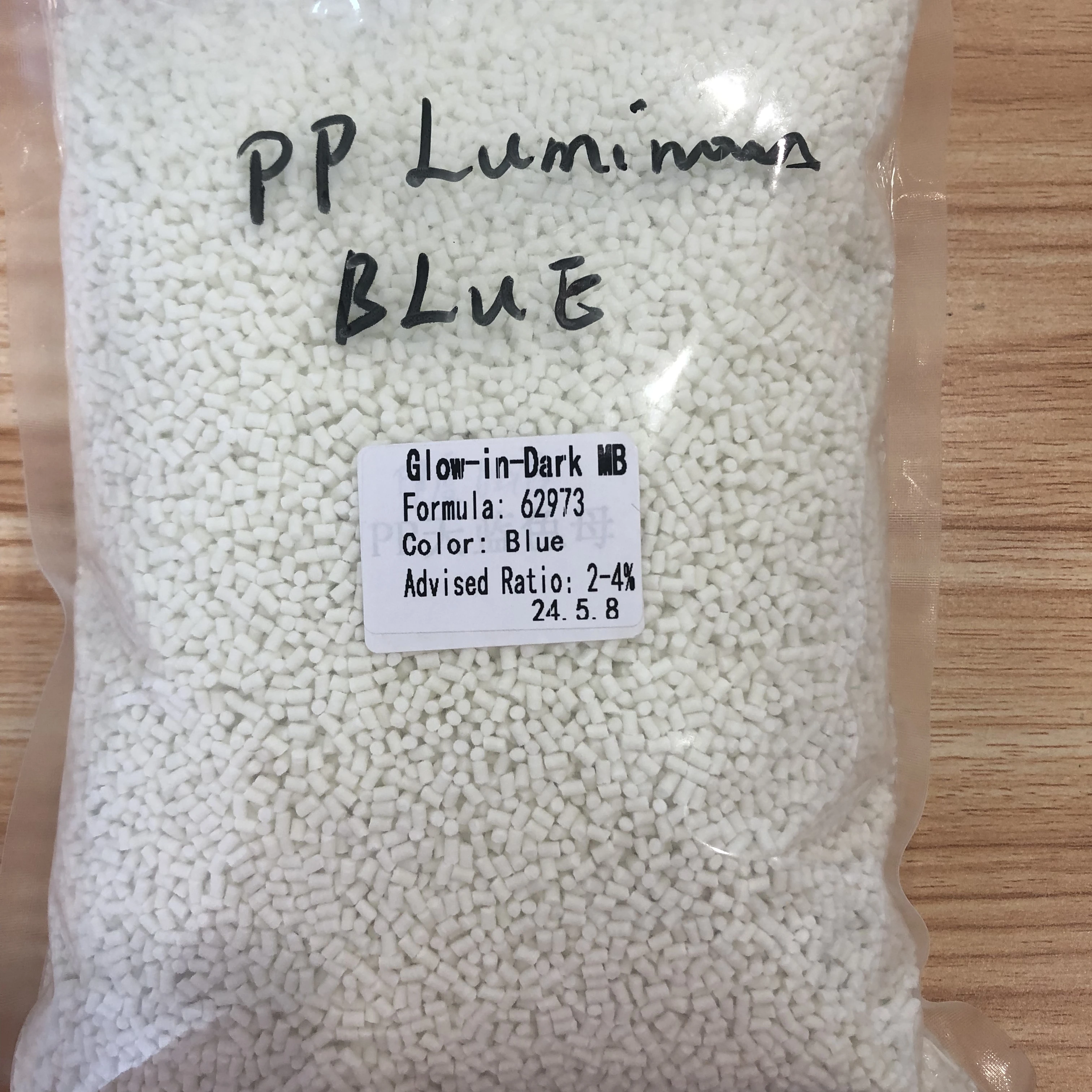RongFeng Plastics Raw Materials ABS Pellet Masterbatch Colors Yellow Blue Green Luminous PLA Glow Light in Dark PP PETG TPU TPE