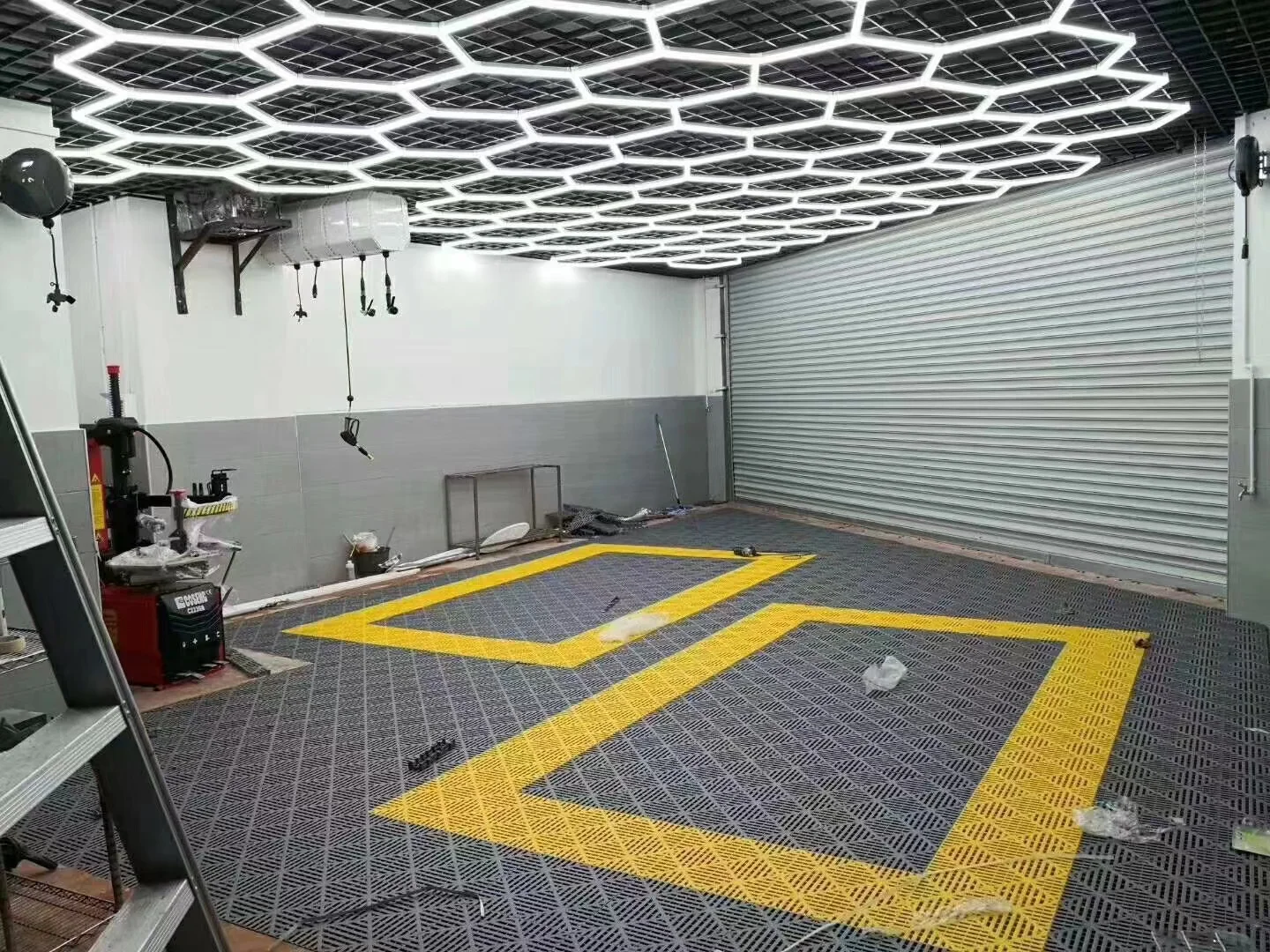 Customer Specifications Hexagon LED Ceiling Garage Lights Grids 6500K 512W Car Detailing Lights
