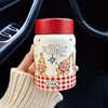 Persona estrellada a cuadros rojos.