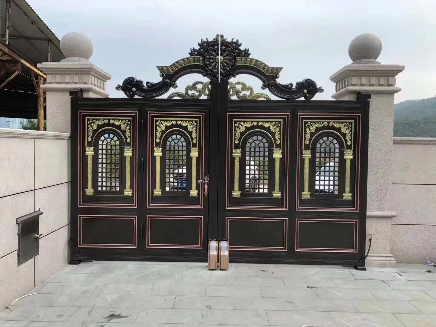 Source Best Price Simple Wrought Iron Pipe Sliding House Main Gate ...