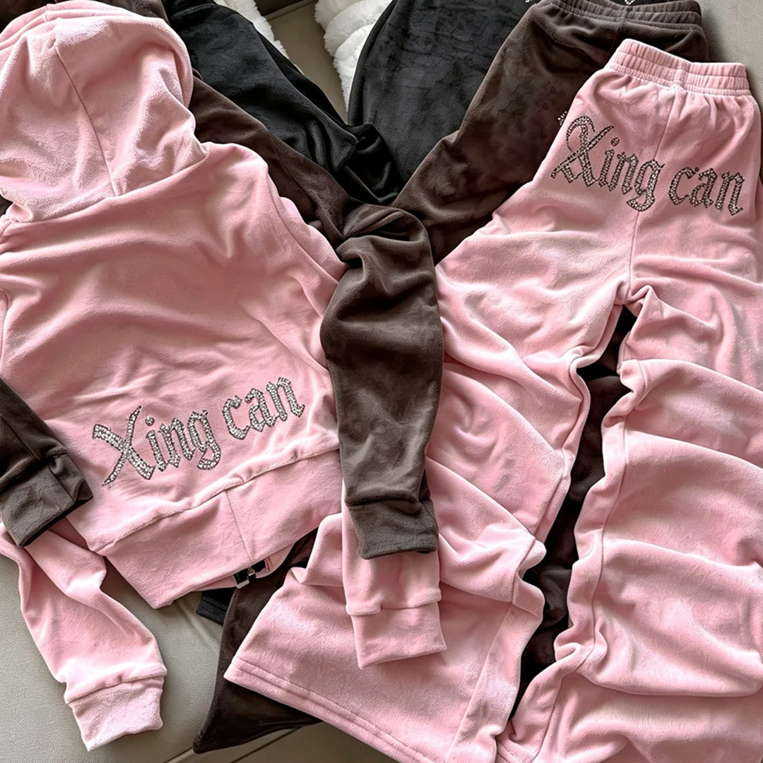 Vysoce kvalitní dvoudílný komplet – sametová zipová bunda s kapuci a široké trenýrky – vyráběný na zakázku v Dongguanu, unisex streetwear s kameny z umělého křišťálu