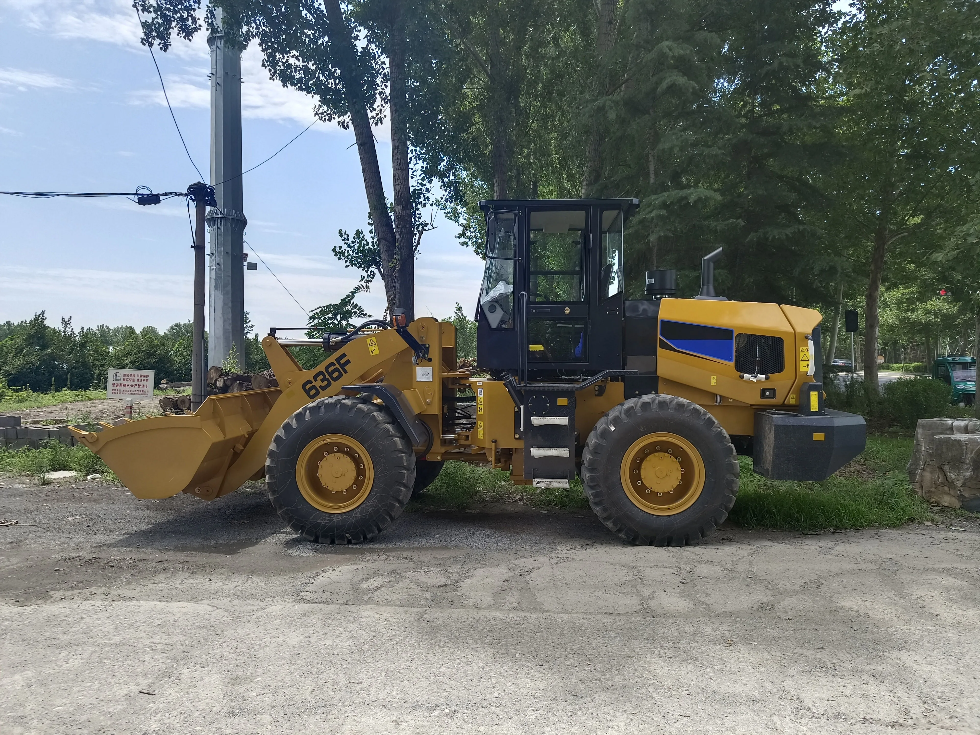 3 Ton Wheel Loader SEM636F Front End Loader Price in Uganda
