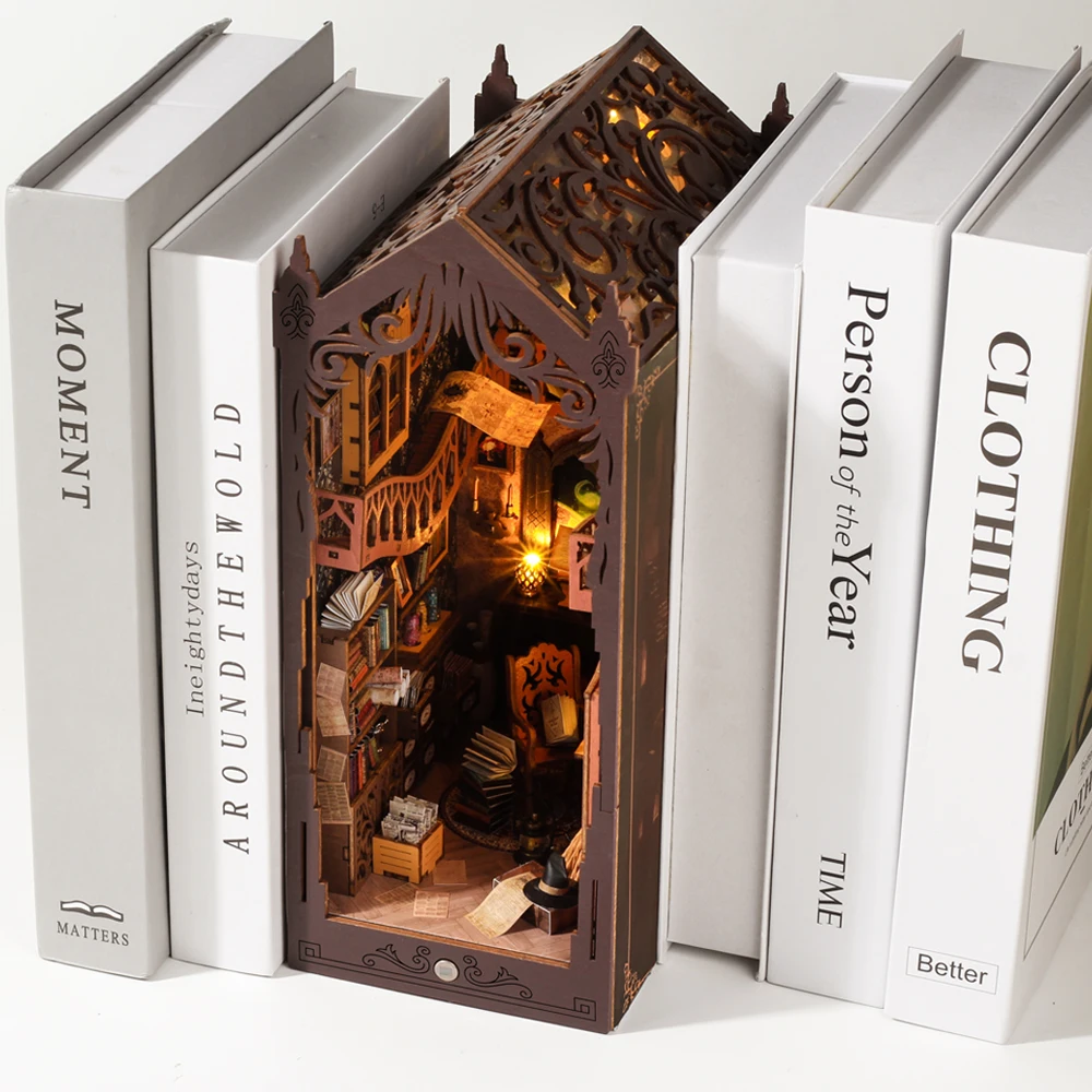 Nuwo Case Kit Fai Da Te Rolife 'Angolo Libro' 3D In Legno Con Luce LED - Puzzle Decorativo Per Libreria, 246 Pezzi Book Nook Sakura Densya