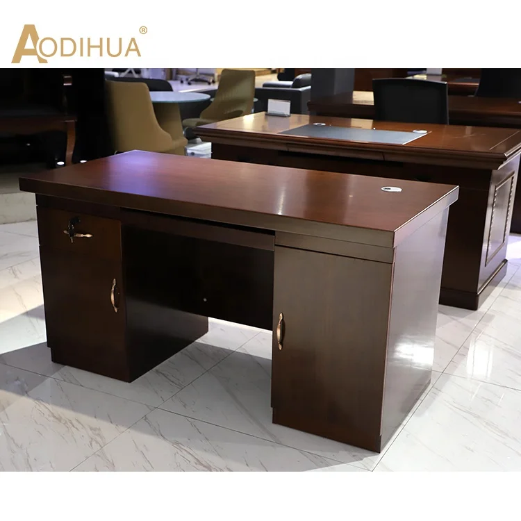 Коммерческий классический стол для руководителя офисный