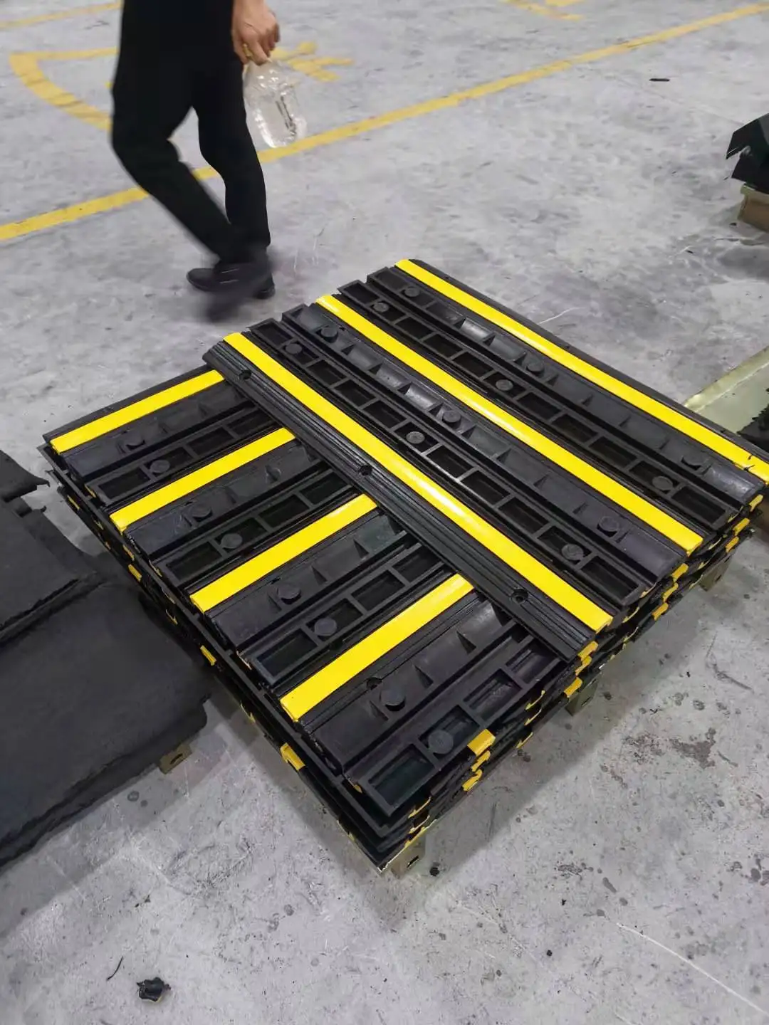 Quzhou Leon Traffic Equipment Co., Ltd. 3