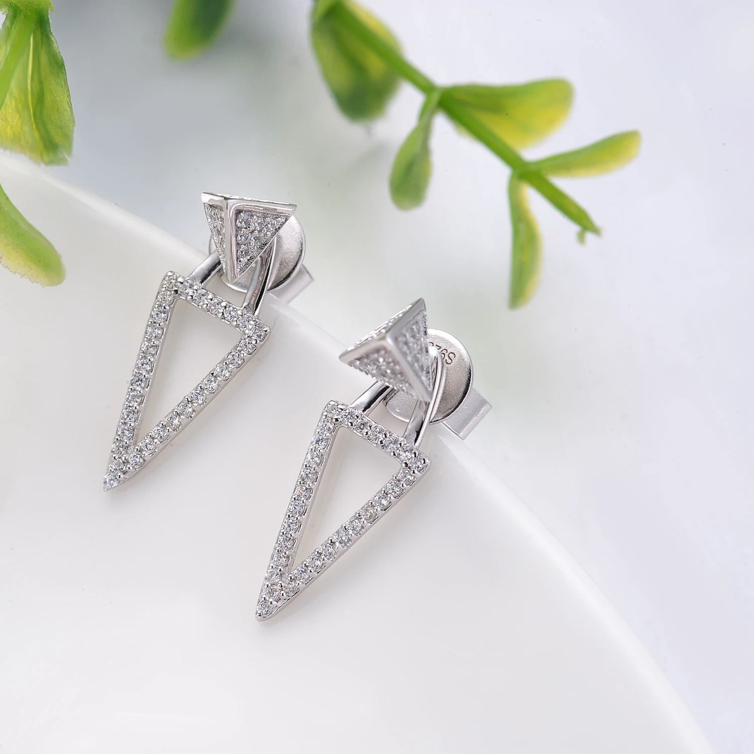 Luxury Jewelry Earring 925 Sterling Silver Women Fashionable CZ Triangle Stud Earring(图5)