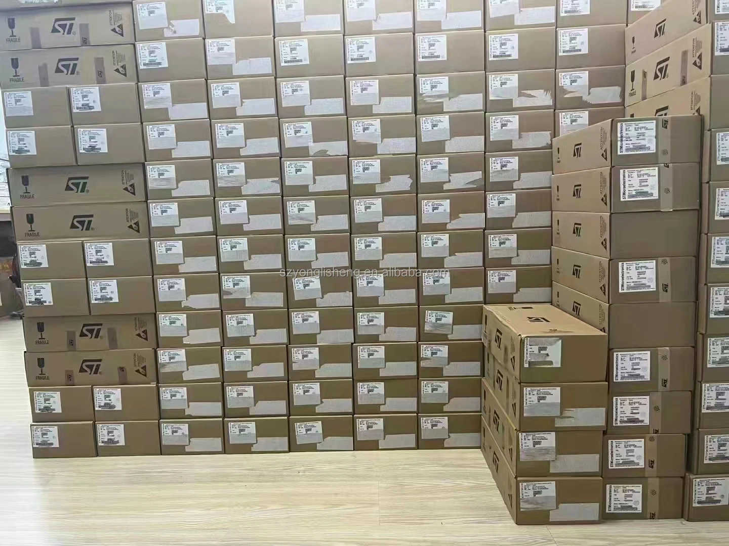 Stock Original Clock/Frequency Synthesizer IC ADF4106 ADF4106BRUZ-R7 ADF4106BRUZ-RL ADF4106BRUZ
